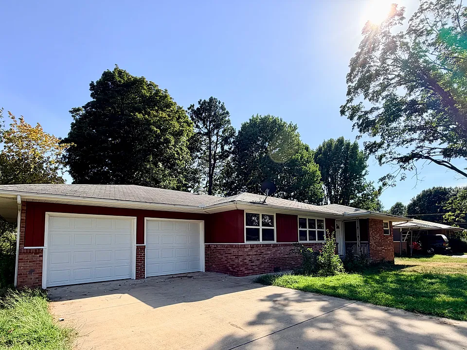 1407 Davis Ave