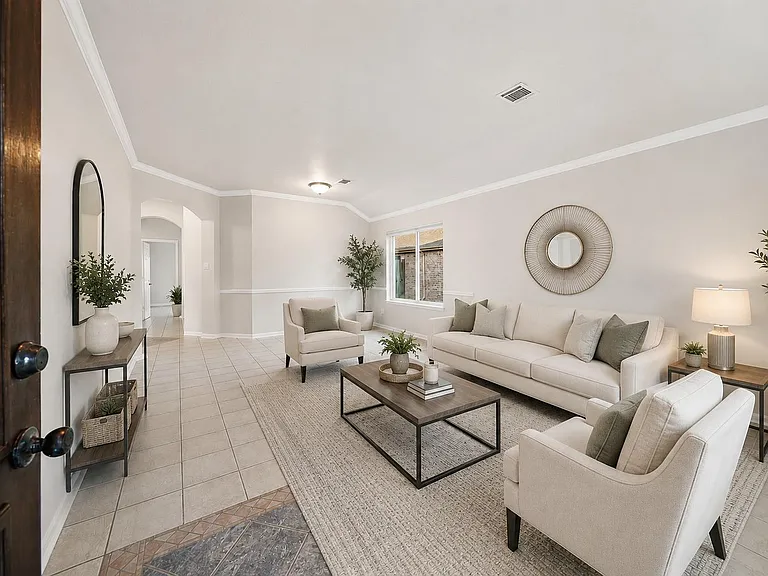 2714 Crestbrook Ct — Photo 3