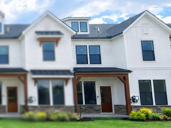 253 Lantana Dr, Brighton, MI 48116