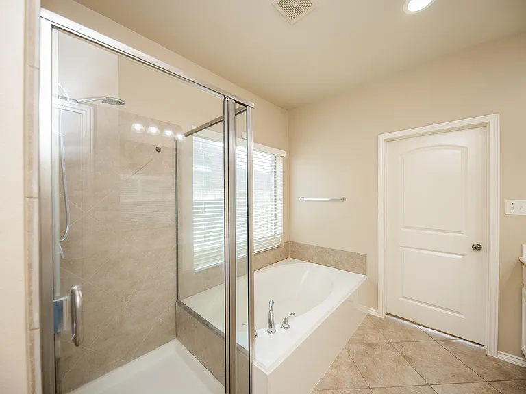 4019 Windmill Creek Dr — Photo 15