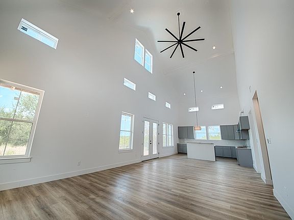 4th image of 126 W Briarway Drive