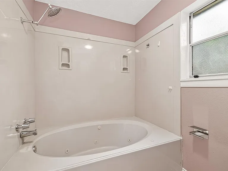7403 Shady Vale Ln — Photo 24