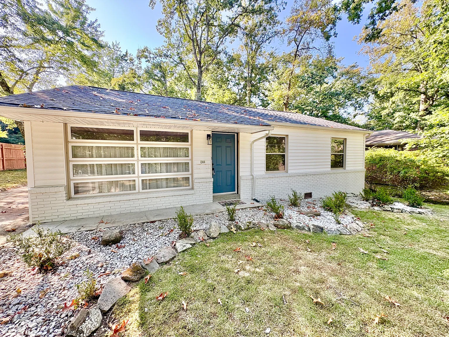 3 bed, 1.5 bath, 1600 sqft, $1,900 — Photo 2