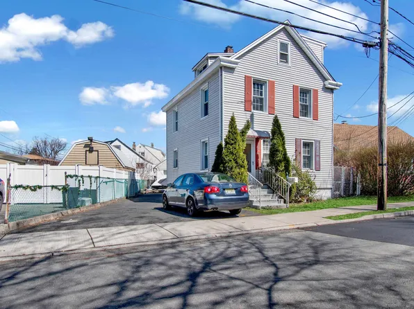 24 Kavrik St, Little Ferry, NJ 07643