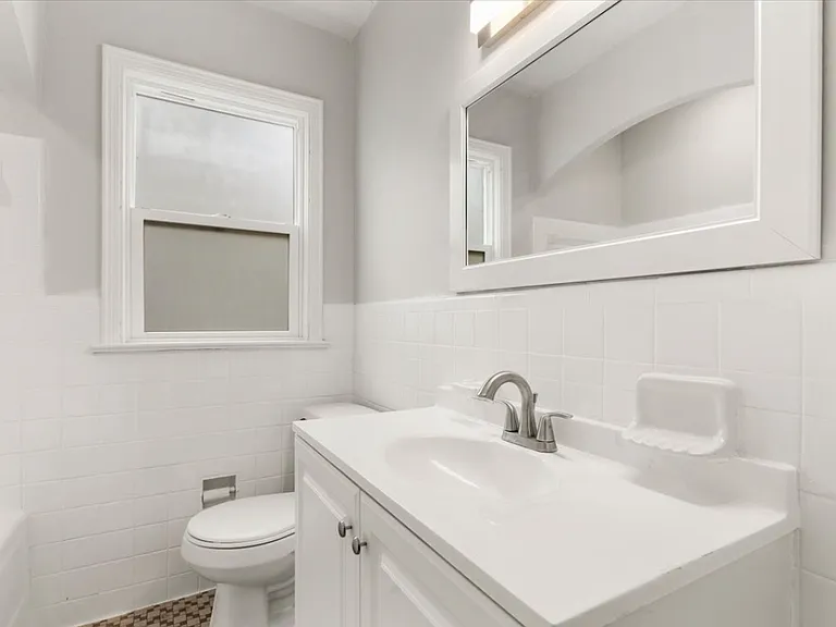 1009 W 77th St — Photo 17