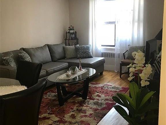 4th image of 530 Riverdale Ave APT 2E