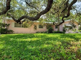 1725 Laurie Ln, Belleair, FL 33756