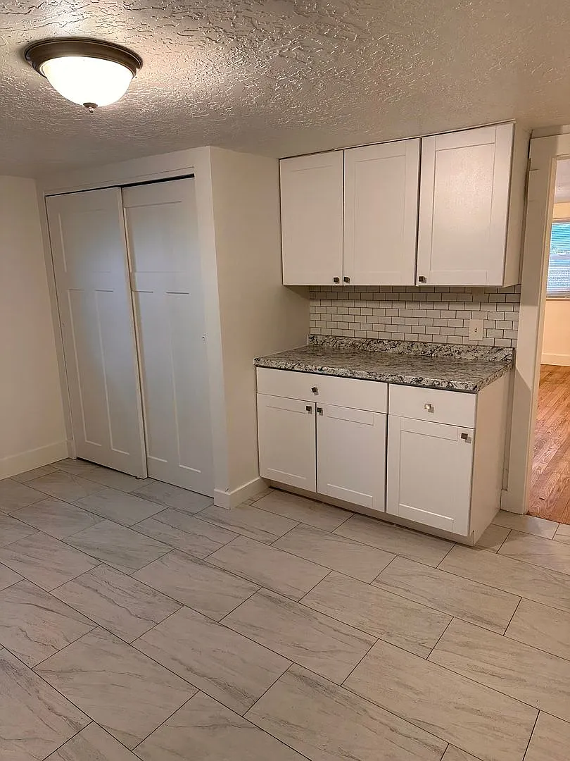 Beautiful 2 Bedroom Country Home Avail September — Photo 3