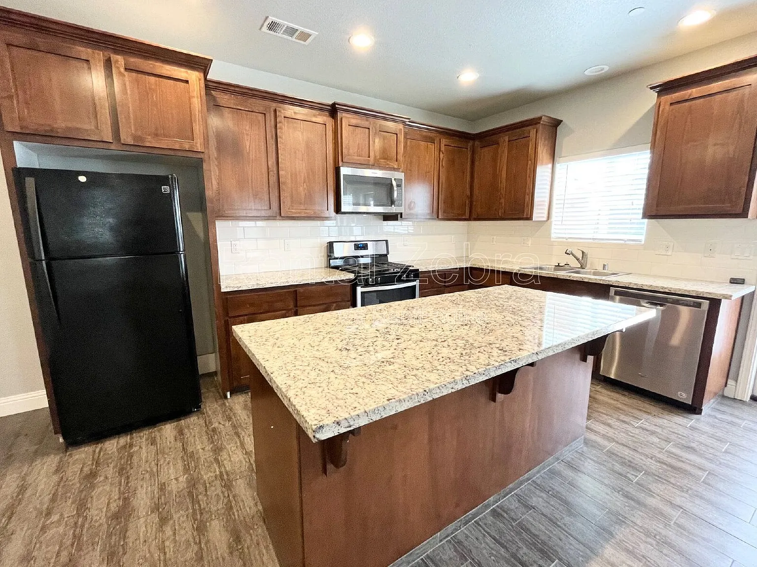 4 bed, 2.5 bath, $2,275 — Photo 3
