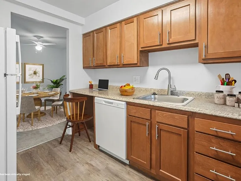 Hamilton Springs Apartments — Photo 3