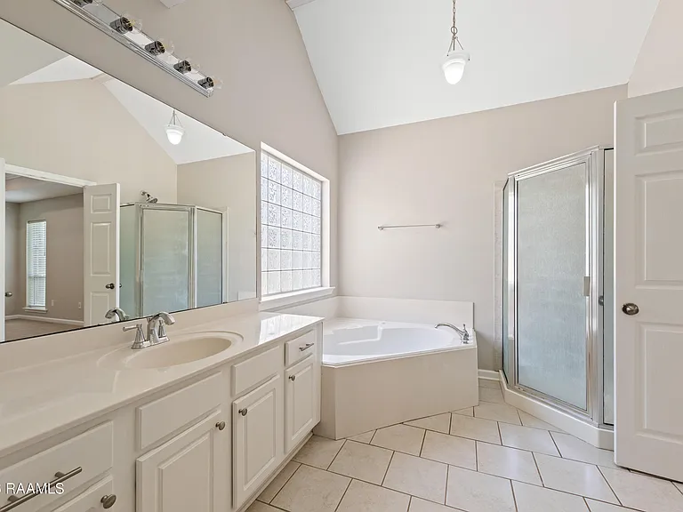 412 Crest Cir — Photo 12