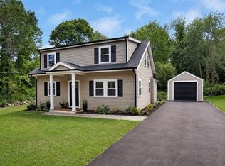 40 Beechwood St, Cohasset, MA 02025