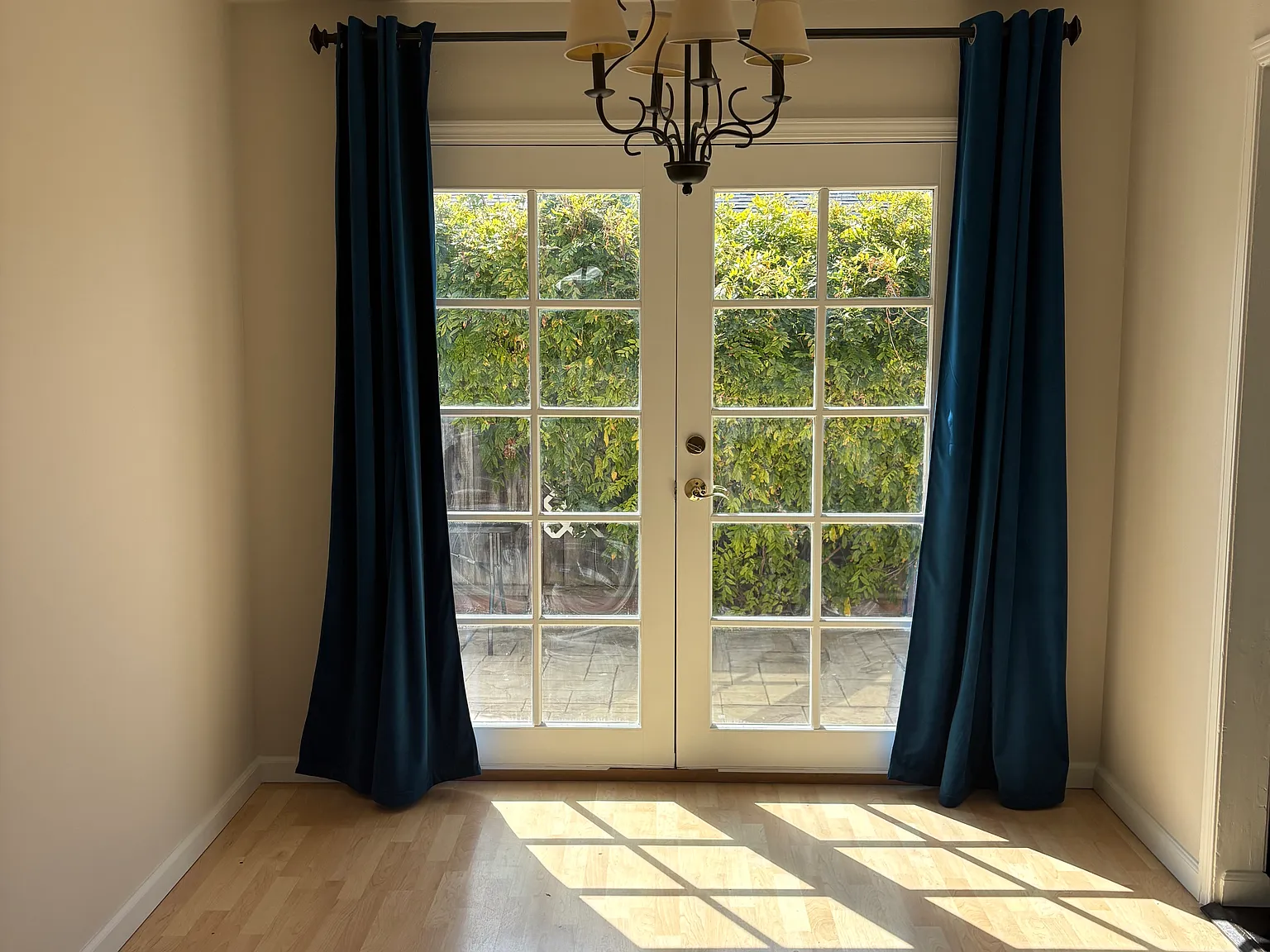 3 bed, 1078 sqft, $4,900 — Photo 1