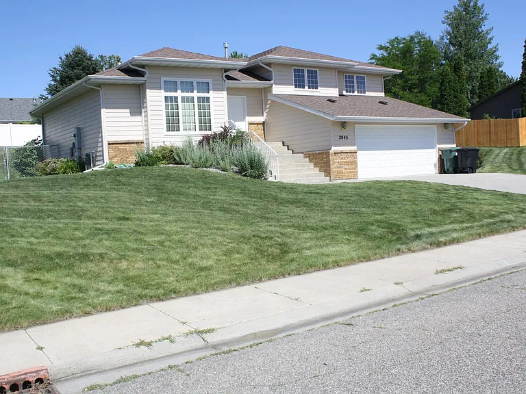 2045 Ridgeview Dr — Photo 11