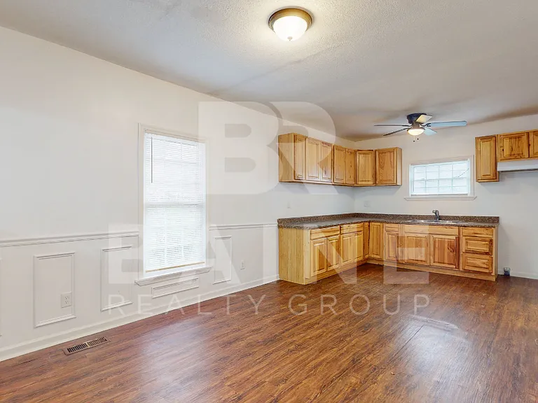 2621 Sevier Ave — Photo 10