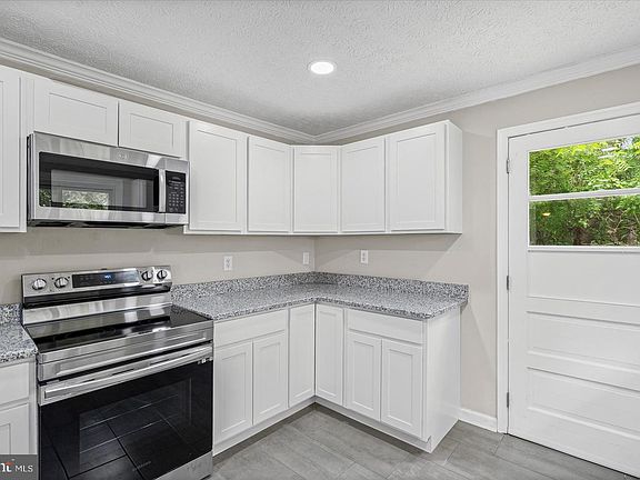 3rd image of 408 Cherry Hill Rd
