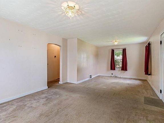 4th image of 501 W Main St