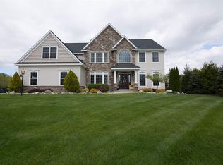 15 Woods Cross Rd, Watervliet, NY 12189