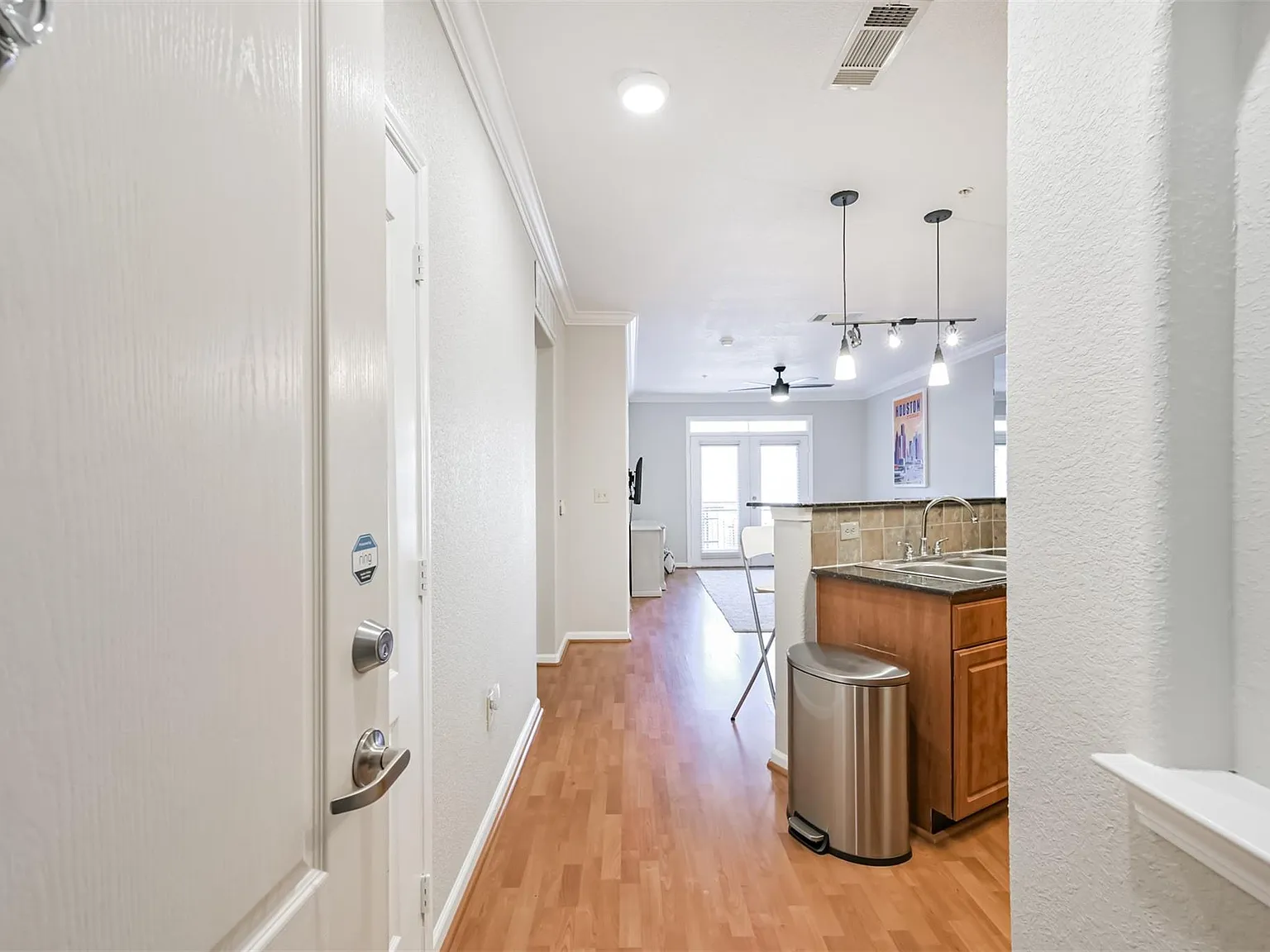 1 bed, 1.0 bath, 799 sqft, $1,750 — Photo 2