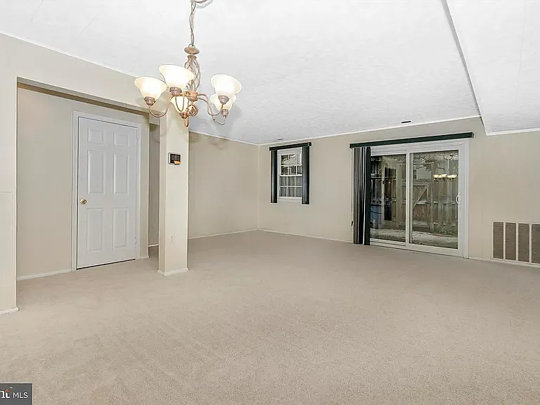 642 Azalea Dr — Photo 6