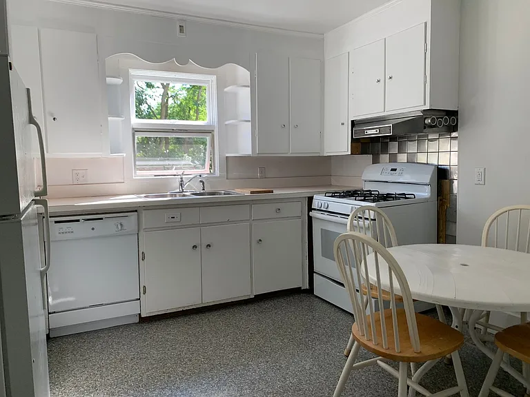 918 Danby Rd — Photo 19