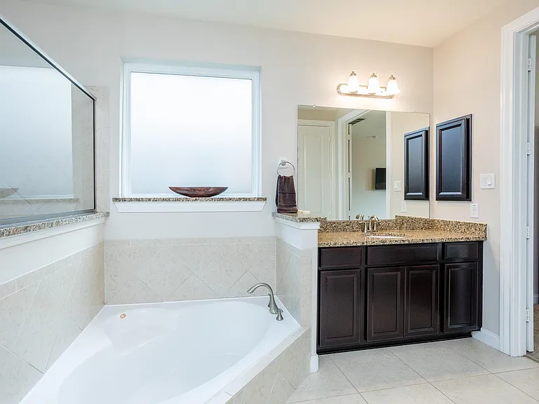 4622 Regal Shadow Ln — Photo 18