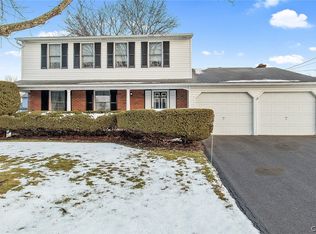 5475 Topsfield Ln, Clay, NY 13041