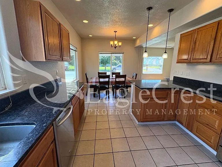 216 N Park St — Photo 19