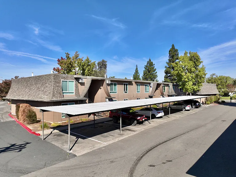 Rose Glen Apartments — Photo 13