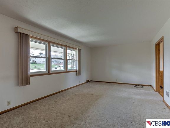 4th image of 9606 Redman Ave