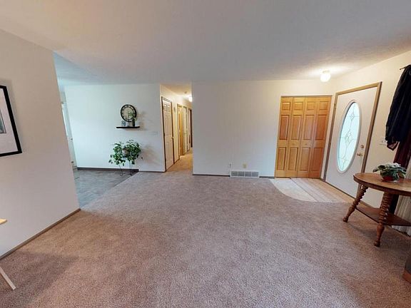 3rd image of 4030 Woodland Ln