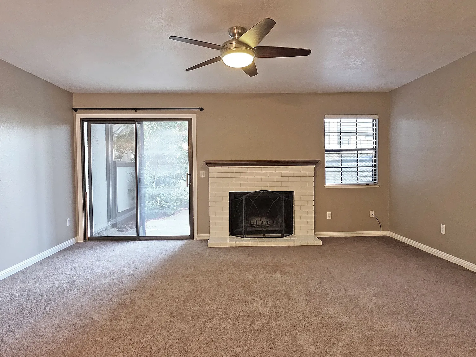 2 bed, 1.5 bath, 1243 sqft, $2,295 — Photo 4