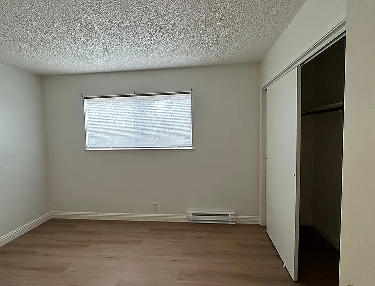 15 Royale Ave #11 — Photo 8