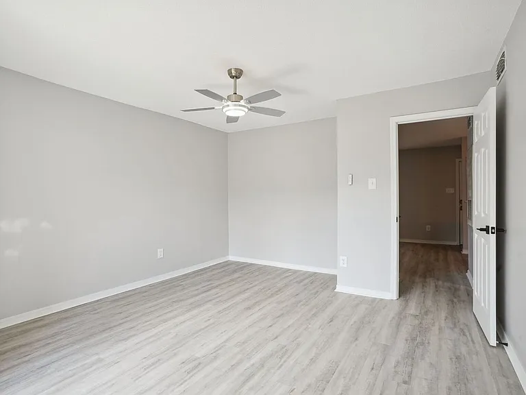 4101 Hessmer Ave #220 — Photo 8