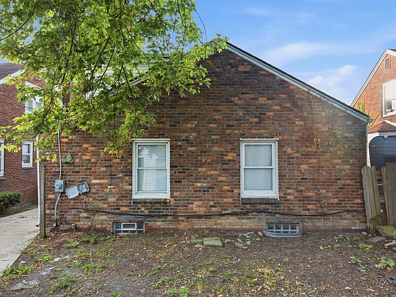 4th image of 10353 Beaconsfield St