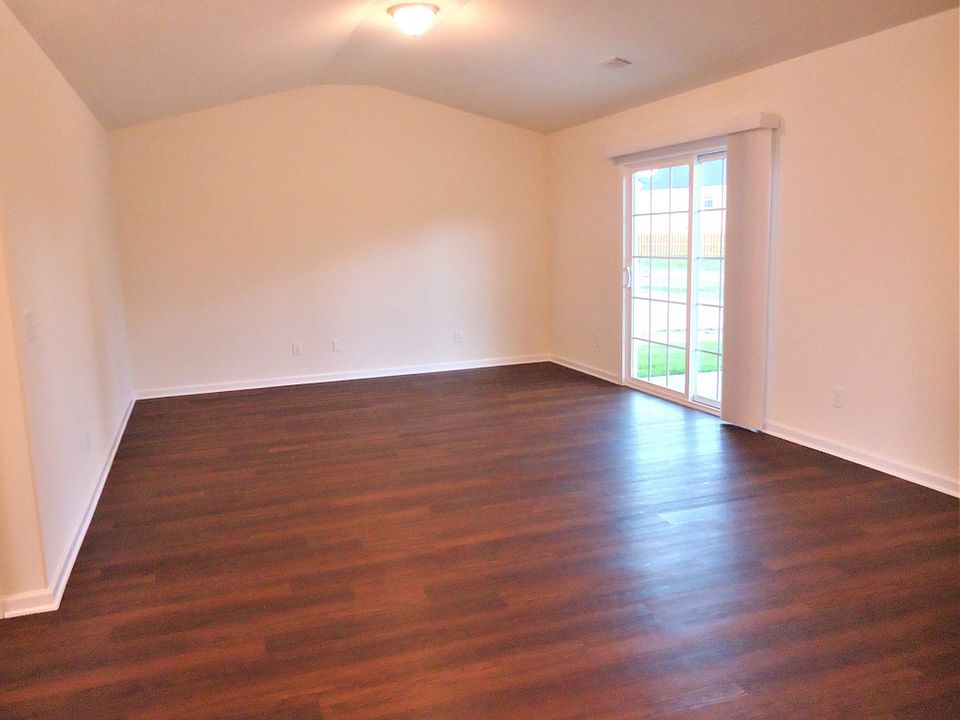 2nd image of 87 Roseberry Cir