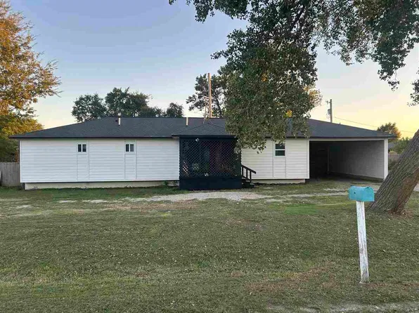 817 E 3rd St, Newkirk, OK 74647