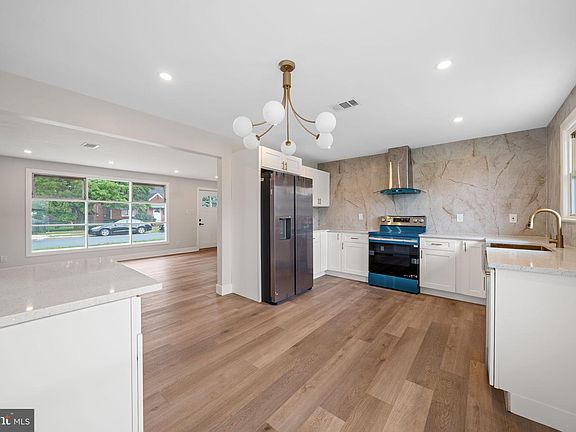 4th image of 1381 Deutz Ave