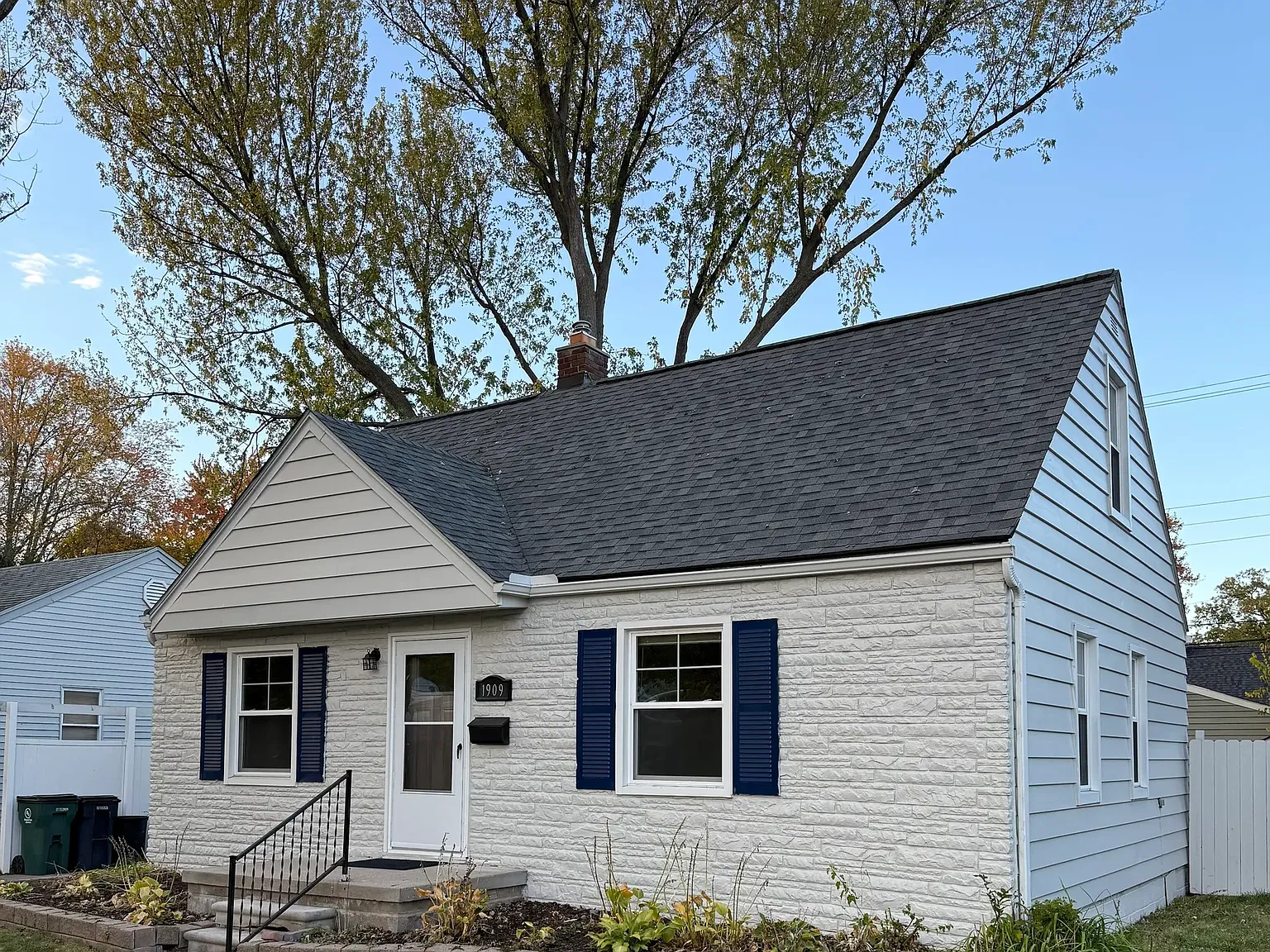3 bed, 1134 sqft, $1,900 — Photo 2