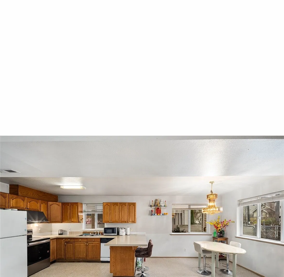3 bed, 1.5 bath, 1540 sqft, $3,200 — Photo 2