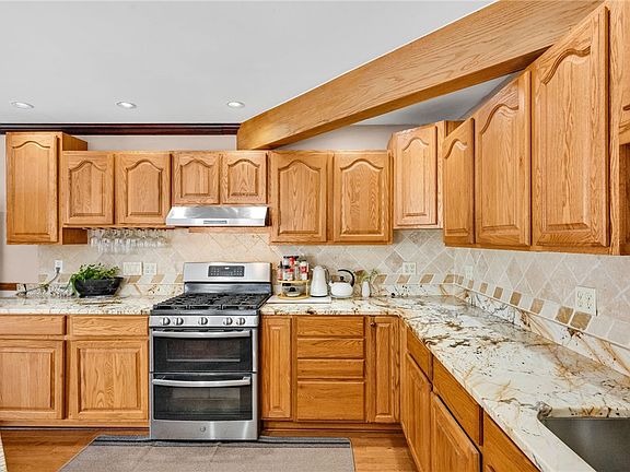 5th image of 115 Eckert St