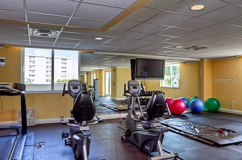 2 bed, 2.0 bath, 1323 sqft, $6,500 — Photo 2