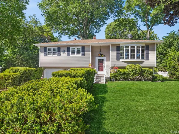 17 Joyce Drive, Riverhead, NY 11901