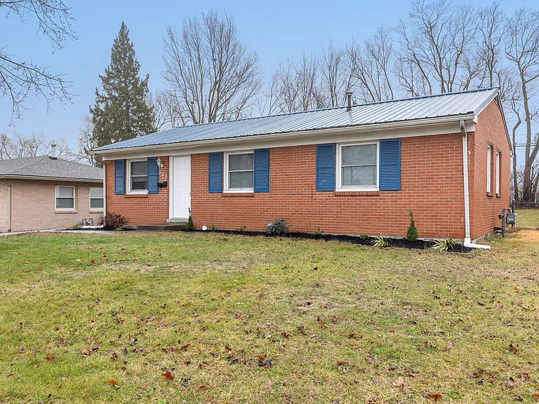 328 Harvard Dr — Photo 1
