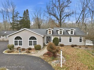 4108 Manor Dr, Stroudsburg, PA 18360