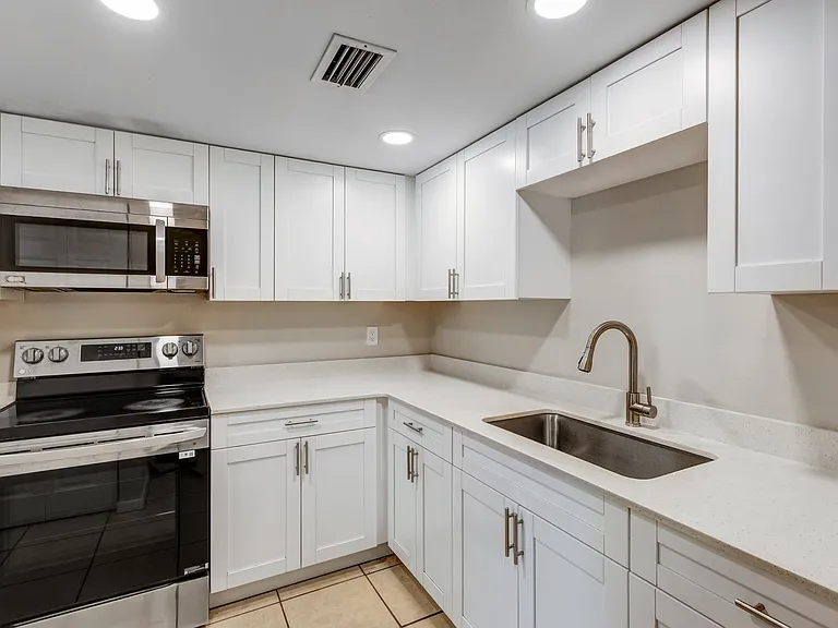Residences on 16th Villas — Photo 5