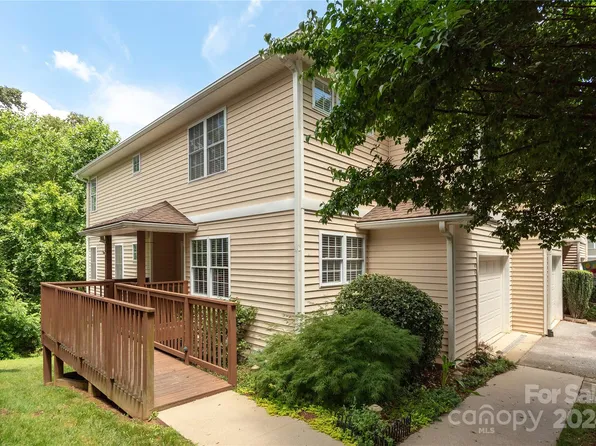 45 Farm Ln, Mills River, NC 28759