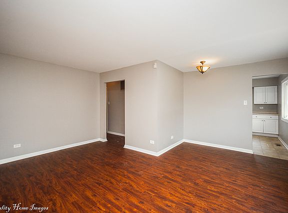 4th image of 1365 Greenbay Ave