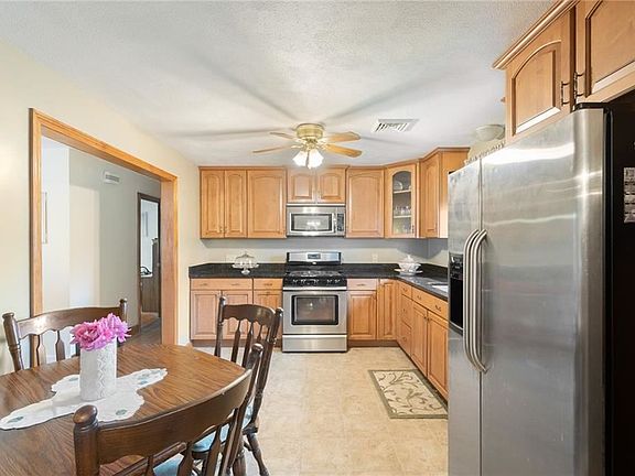 3rd image of 17 Tarklin St