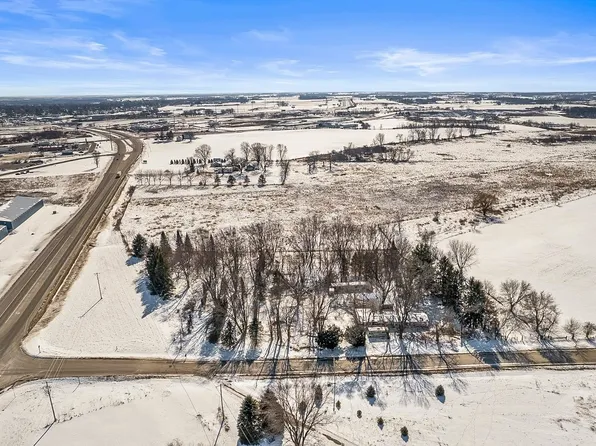 W865 Hall Rd, Columbus, WI 53925